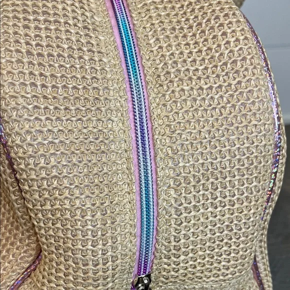 Miss Gwen's - OMG -  "VACAY" Straw Color Block Medium Duffle Bag - Picture 6 of 8